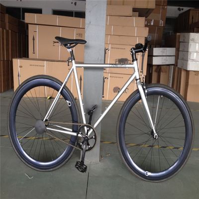 700c fiets met vaste versnellingen met hard frame, niet-achterste demper en aluminium velgmateriaal