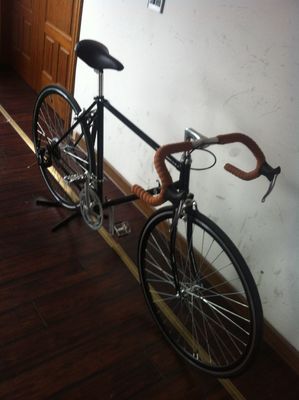 700C Road Bike met Hi-Ten Steel Lugged Frame Shimano 14S Classical en Caliper Brake