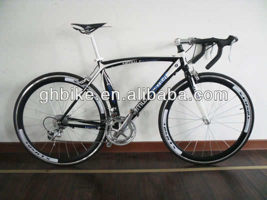 700C Shimano 24 Speed Aluminium Road Bike OEM CE USA met kaliberrem en tandwielen