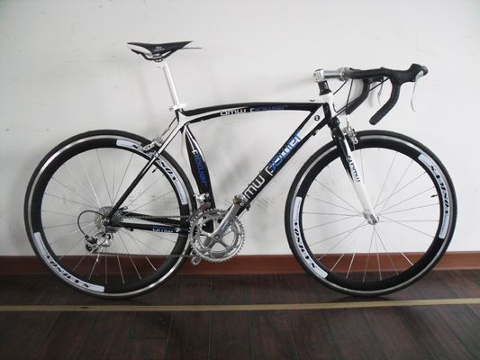 Gewone Pedal 700C Racing Bike met lichtgewicht aluminium frame en 24 snelheid