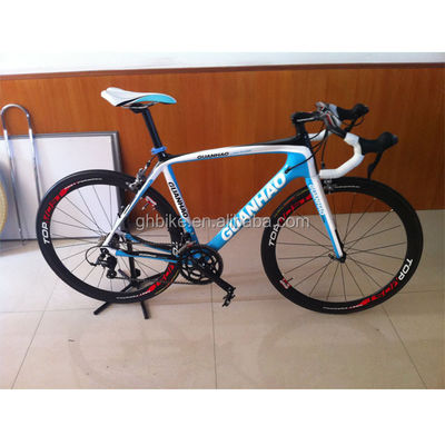 Duurzame constructie 700C 18S Full Carbon Fiber Racing Road Bike met gewoon pedaal