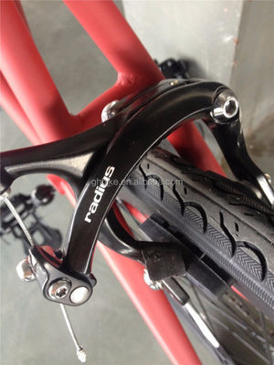 Rode kleur 3-snelheid fixe versnellingsfiets met Kenda band en Neco hoofdset op Chromoly frame