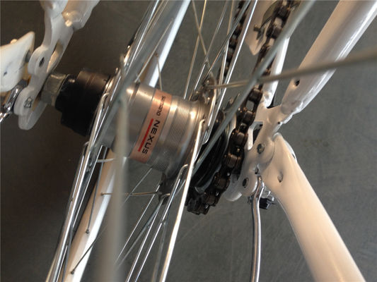 Achterste drager staal frame 26 inch Nexus 3 Speed Dames City Bike voor het woon-werkverkeer in de stad