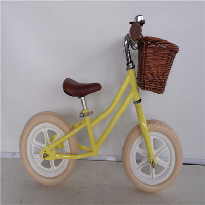 12 inch Foam Tire Kids' Balance Bike Gele Kleur Laadcapaciteit 70kg Front Wicker Basket