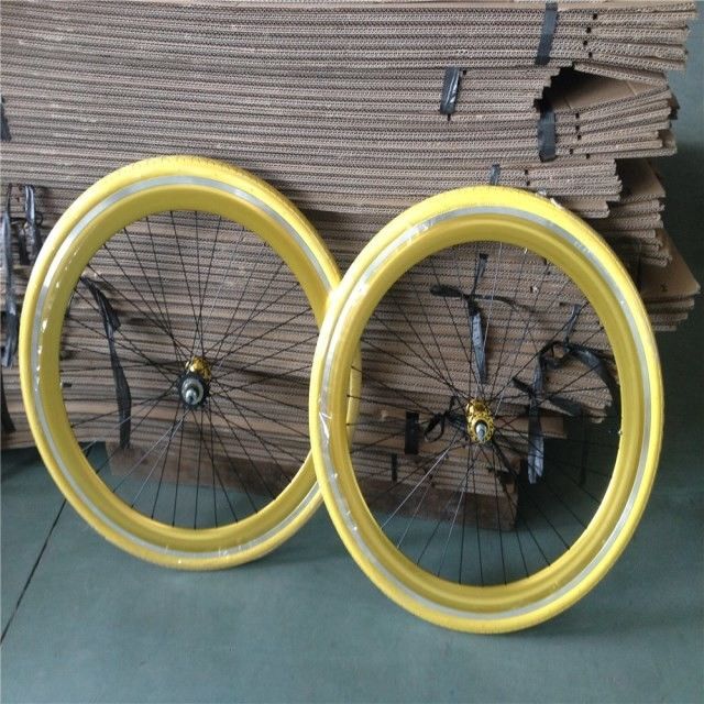 Op maat gemaakte 700C fixe versnelling fietswiel set met Pantone kleur en 32-40H Spoke Hole